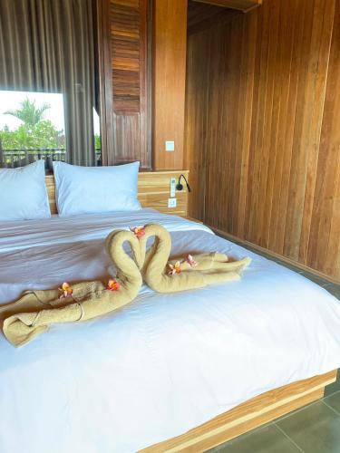Кровать или кровати в номере Putra'Lebah Amed Guest House