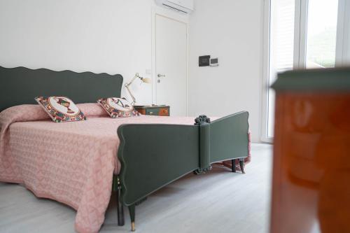 Postel nebo postele na pokoji v ubytování Avi Rooms