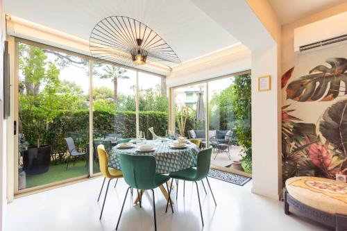 RARE! 2-Br with Pools Beach Access Private Parking