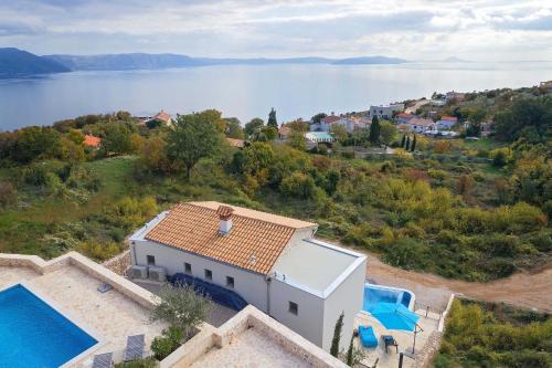 Villa Soleil in peaceful location with a sea view