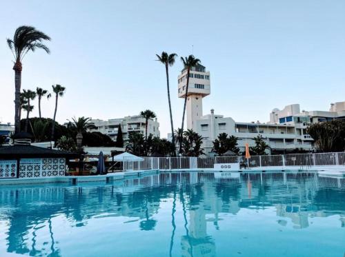 Bazén v ubytování Luxury apartments Alamos beach Torremolinos - Costa Lago nebo v jeho okolí