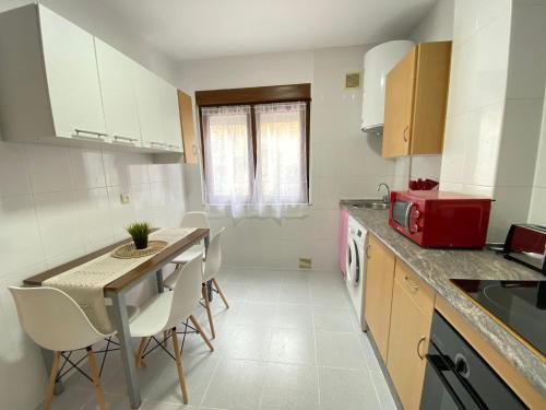 Η κουζίνα ή μικρή κουζίνα στο Itos Flats Pravia