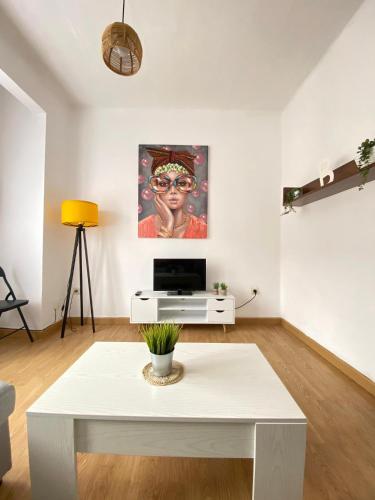 Μια τηλεόραση ή/και κέντρο ψυχαγωγίας στο Itos Flats Pravia