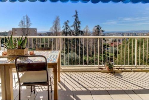 Terrasses de la Corniche, 2p 65m2 spacieux, terrasses mer & montagne, piscine et parking privé