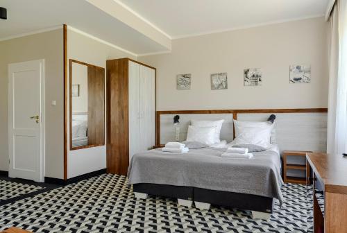 Ένα ή περισσότερα κρεβάτια σε δωμάτιο στο Hotel Półwysep Wądzyn