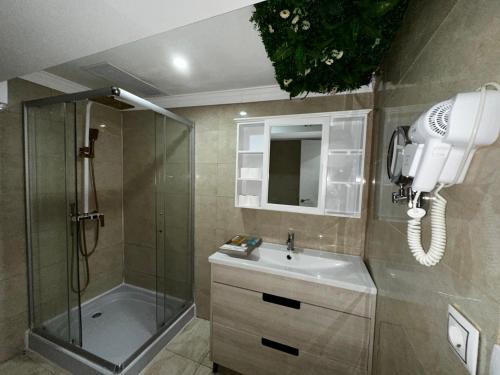 a bathroom with a shower and a sink at HOTEL AVIACIOn in Manises