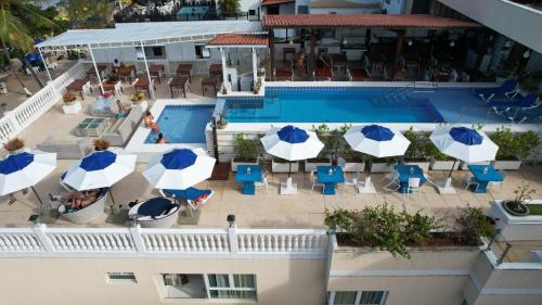 Kolam renang di atau dekat dengan Kristie Resort Natal Hotel