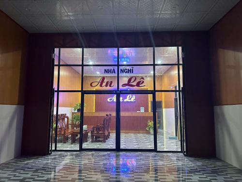 an entrance to a mall with a large glass door at Nhà Nghỉ Trường An in Ap Rạch Soi