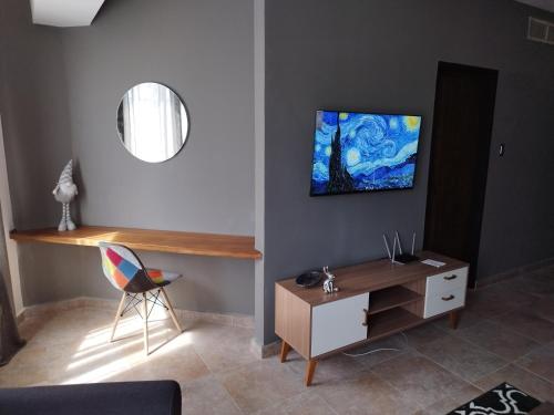 a room with a desk and a painting on the wall at Apartamento de lujo en Valencia in Valencia