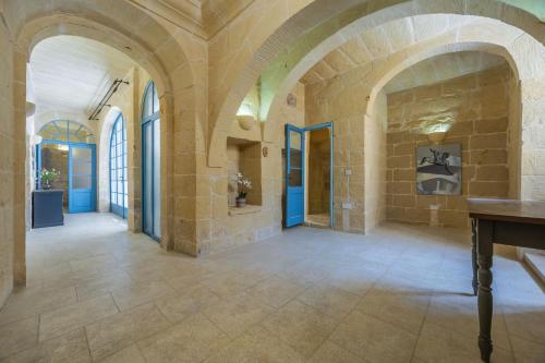 Galería fotográfica de Room 7 - Solo traveler by Solea en Għarb