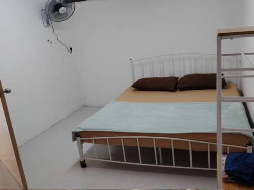 Katil atau katil-katil dalam bilik di Budget WM Homestay Kota Bharu