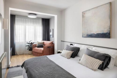 Luxury Apt with King Beds & Central AC in Heart of BCN