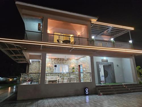 a building with a balcony with a table and chairs at Naseem's Wonderland in Jambhulpāda