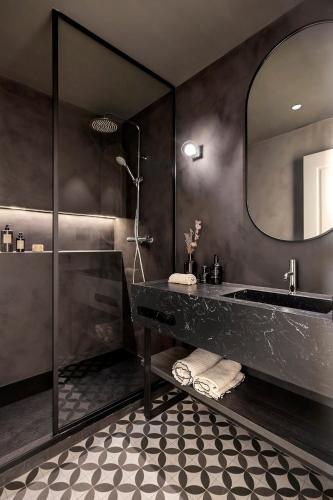 Luxury Apt with King Beds & Central AC in Heart of BCN