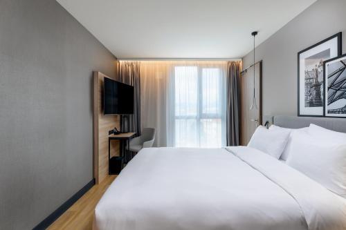 Un ou plusieurs lits dans un hébergement de l'établissement Radisson Hotel Leipzig