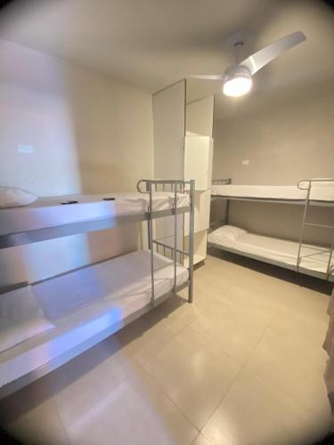 Katil atau katil-katil dalam bilik di Hostel Gravatá