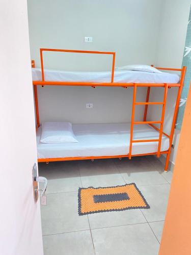 Katil atau katil-katil dalam bilik di Hostel Gravatá