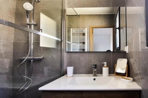 a bathroom with a sink and a shower at Villa laudun in Laudun