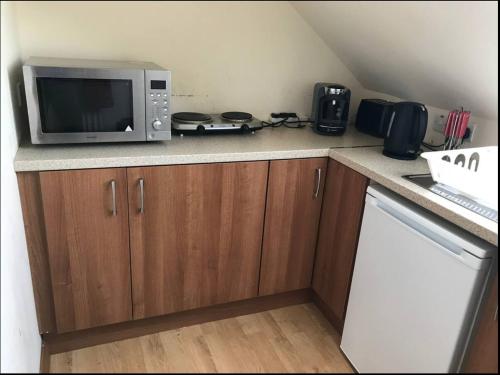 a kitchen with a microwave on a counter top at Detached loft, stunning city views in Drumbo