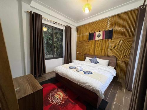 a small bedroom with a bed and a window at Mai Châu Friendly homestay in Bản Bang