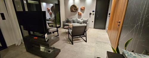Μια τηλεόραση ή/και κέντρο ψυχαγωγίας στο Estellar Villas, 50meters from the Sea