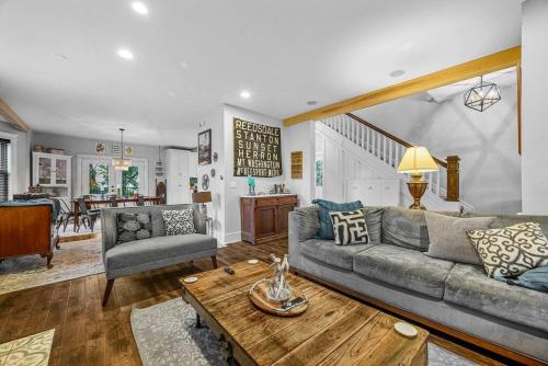a living room with a couch and a table at Fantastic Family Home in Central Mount Washington in Pittsburgh