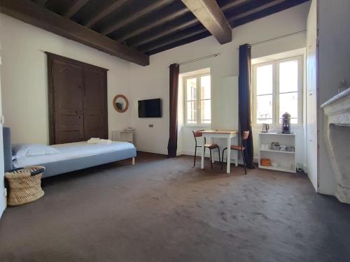 Appartement étage 2 sur cour aux Chartrons avec climatisation