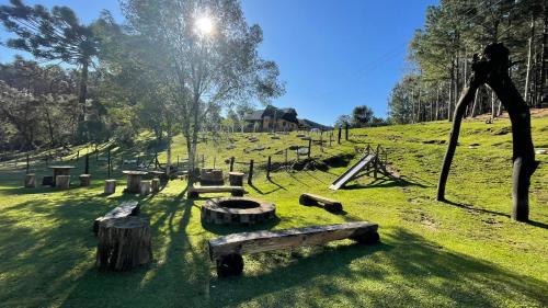Taman di luar Cabanas em Canela - Leão da Tribo de Judá