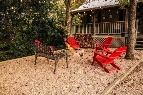Φωτογραφία από το άλμπουμ του Mountain VIEWS! Private, Hot Tub, & Game Room. σε Sevierville