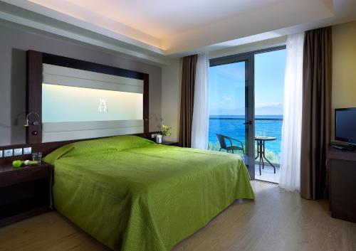 Ένα ή περισσότερα κρεβάτια σε δωμάτιο στο Ξενοδοχείο Αρίων