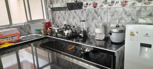 a kitchen with a sink and a stove top oven at Hermoso apartamento de tres dormitorios con jacuzzi in Chiclayo