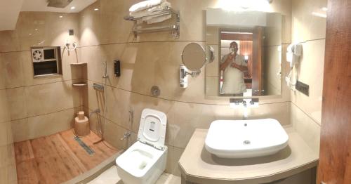 Bilik mandi di Hotel Anand Palace