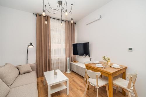 Kraków Główny Apt - Top Location, Park&Tram nearby - by Rentujemy