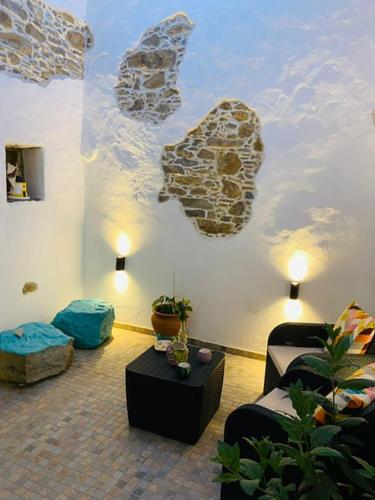 a living room with a painting of rocks on the wall at Adega dos Moinhos in Pereiro