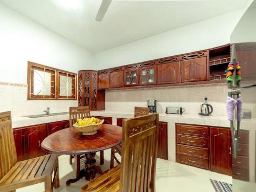 Η κουζίνα ή μικρή κουζίνα στο Araliya Villa Moragalla