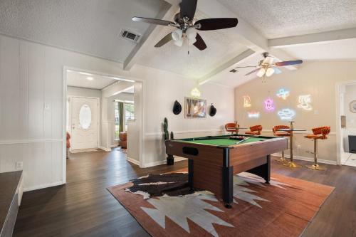 a living room with a pool table and a ceiling fan at 4bd Near Airport & Downtown - Volleyball - Games in Irving