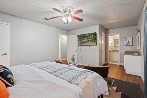 a bedroom with a bed and a ceiling fan at 4bd Near Airport & Downtown - Volleyball - Games in Irving