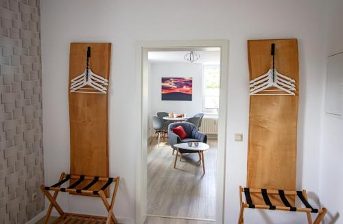 a room with a mirror and a table and chairs at Harzträume No3 & No4 # Parkplatz # separate SZ # Smart-TV in Wernigerode