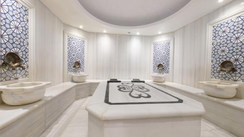 A bathroom at Endless Art Hotel-Special Category