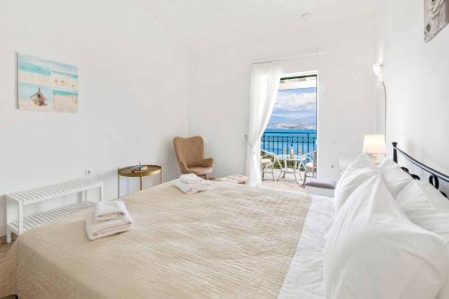 A bed or beds in a room at Villa Zeus