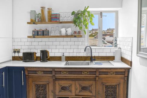 Η κουζίνα ή μικρή κουζίνα στο No.1 The Coach House