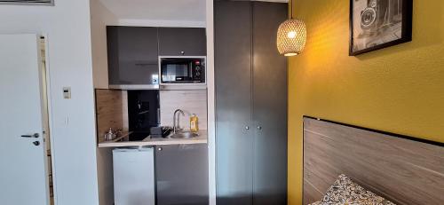 Dapur atau dapur kecil di Charmant studio le prestige