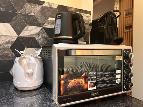 Una cocina o zona de cocina en House of artist