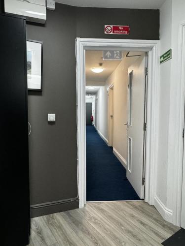 Gambar di galeri bagi The Bank di Barking
