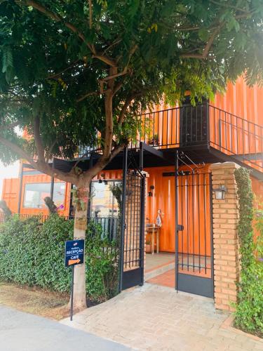 Bangunan di mana terletaknya apartmen