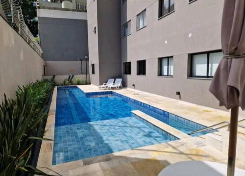 a swimming pool next to a building at 06 - Apto Studio Liberdade Sé 500'Metrô in Sao Paulo