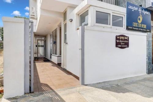 Φωτογραφία από το άλμπουμ του 2BHK AC FLaT call 8O 88two797two σε Vānivilāsa Puram