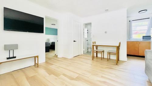 Μια τηλεόραση ή/και κέντρο ψυχαγωγίας στο Motel Luzerne