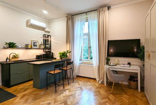 Nhà bếp/bếp nhỏ tại Apartments in Historic Center, Quiet Area, AC