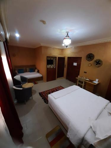 a hotel room with a bed and a desk at Riad ait Ben Haddou in Aït Ben Haddou
